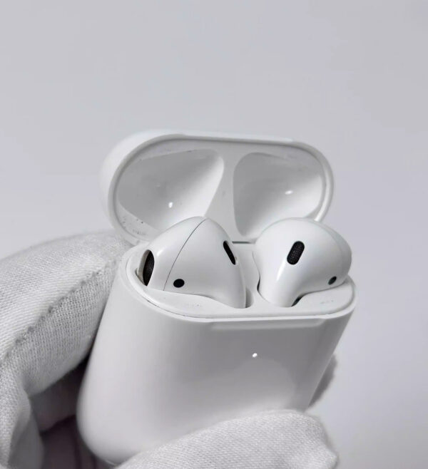 Used Apple AirPods 2nd Generation – Verified Refurbished Bluetooth Earbuds