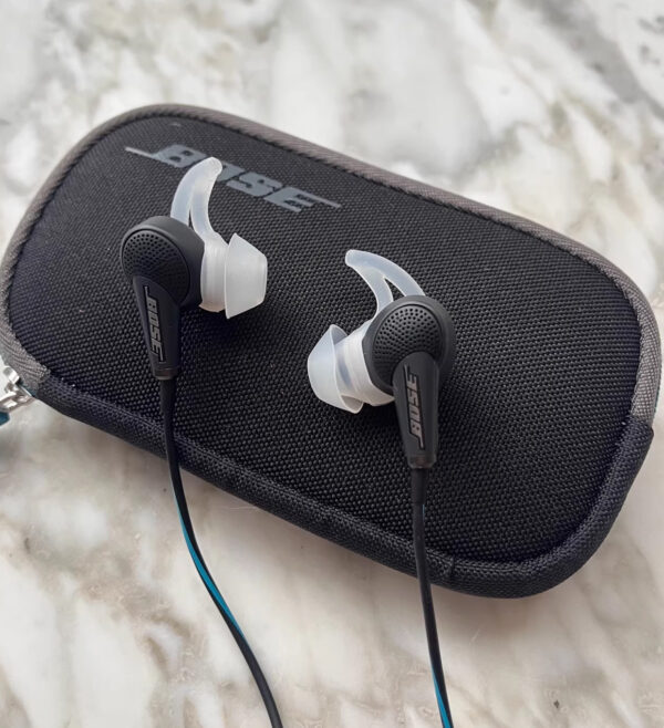 Front view of Bose QC20 Active Noise Cancelling Earphones